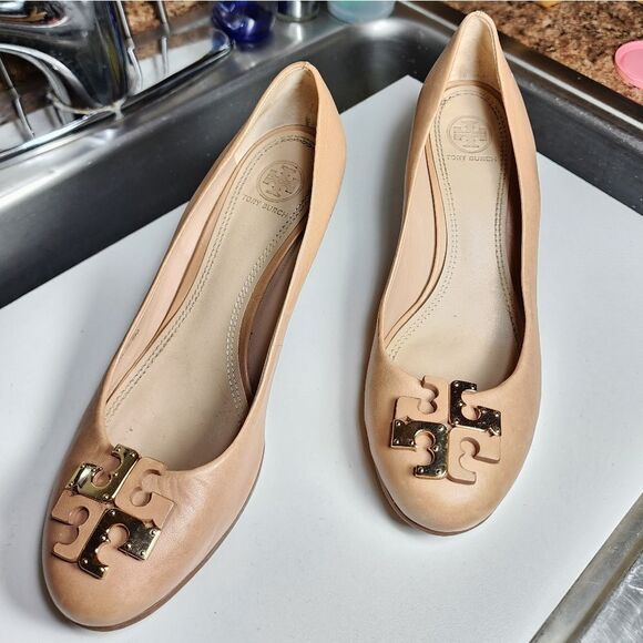 Tory Burch Tan Wedge Shoes - Picture 4 of 14